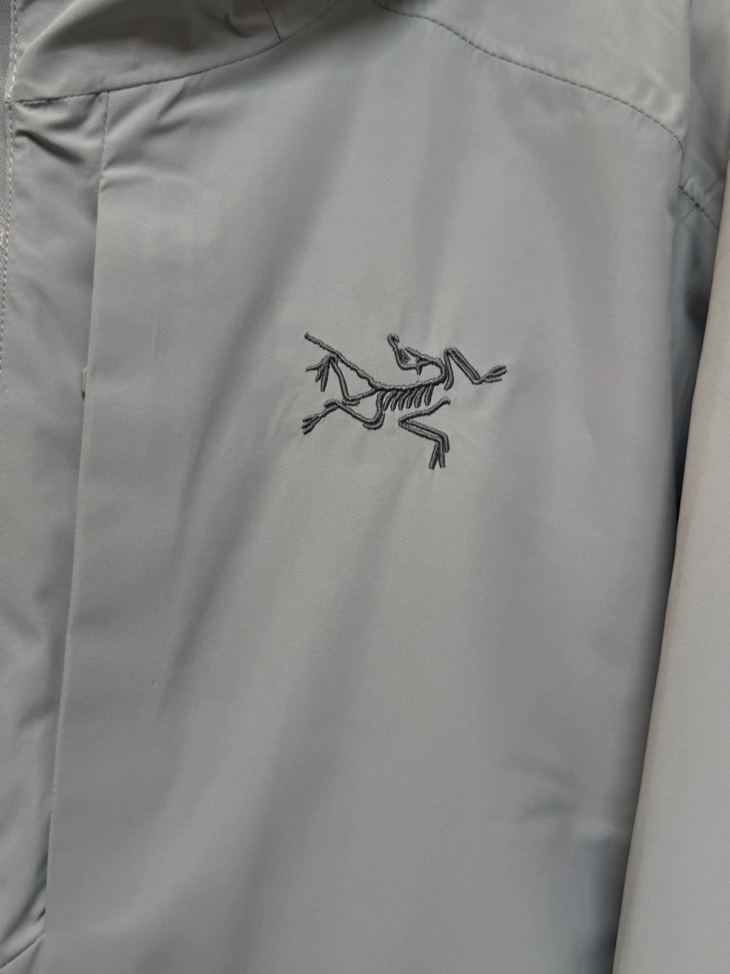 【Premium 】 ARC‘TERYX Solano Down Hoody + Breathable Versatile Gore Tex ， ！ 5 !! SOLANO + ， 、 Breathable 。New Arrival Solano Down Hoody 、 、 。Solano 、 ， 。 FAS GORE-TEX ， 。 ， Breathable。 ， rima Loft Breathable ！ Same Style ： Size：s/m/l/xl/2xl